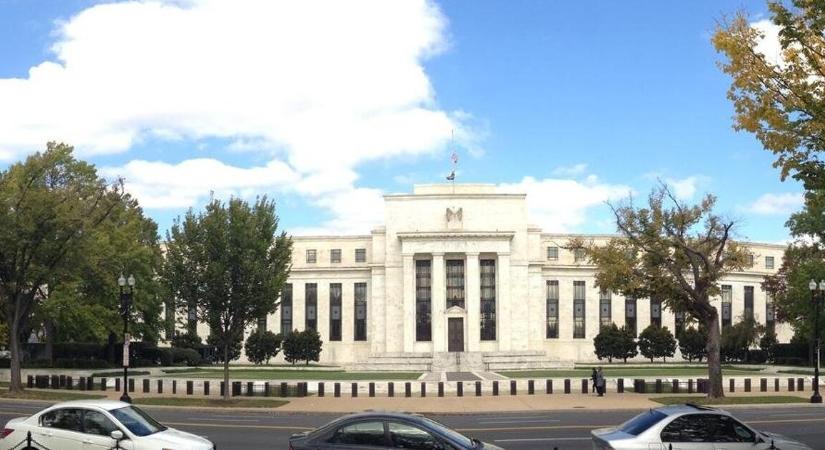 Trump kirúgta az amerikai jegybank egyik kormányzóját, reagált a tőzsde