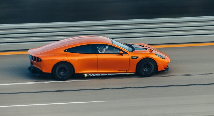 Új rekord: 5479 kilométert tett meg 24 óra alatt a Mercedes elképesztő új villanyautója