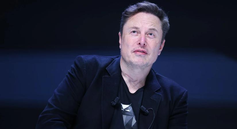 Elon Musk egyszerre perelte be az Apple-t és az OpenAI-t