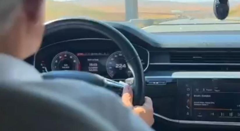 Saját videójával buktatta le magát a török közlekedési miniszter, hogy 225 km/h-val hajtott
