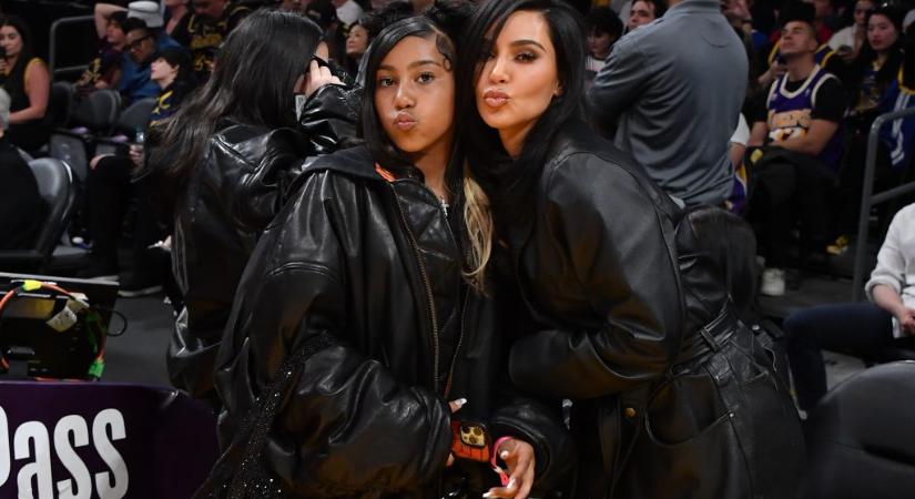Kim Kardashian megengedte 12 éves lányának, hogy fűzőt viseljen, nem tette zsebre, amit a kommentelőktől kapott