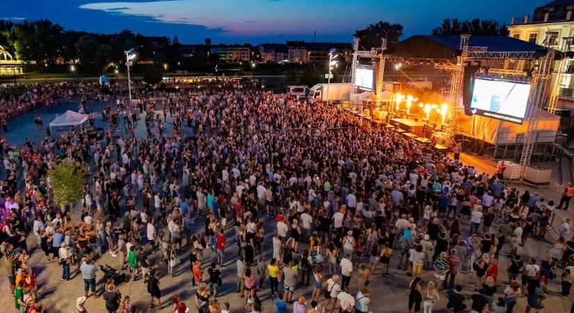 Komoly forgalmirend-változásokat okoz Győrben a nyárzáró Ákos koncert, és a Bornapok