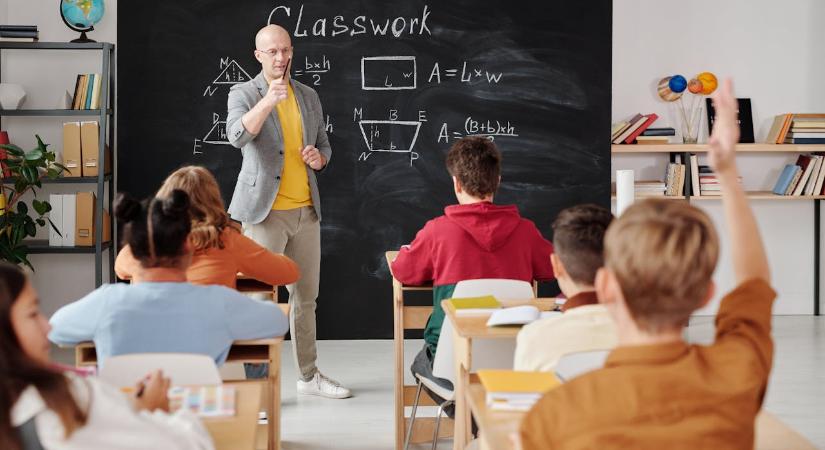 Gyermekenként csaknem 60 ezer forintot spórolhatsz ezzel a trükkel a beiskolázáson
