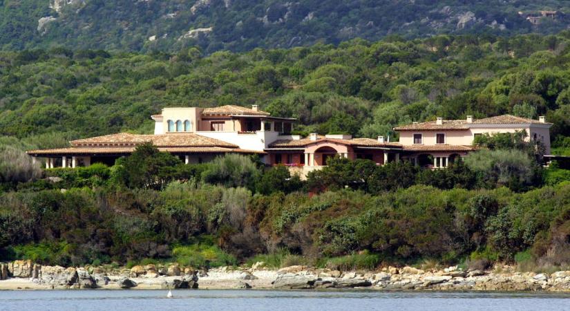 Arab vevőé lehet a félmilliárd eurós Berlusconi-villa, ahol a hírhedt bunga-bunga partik lesifotói készültek