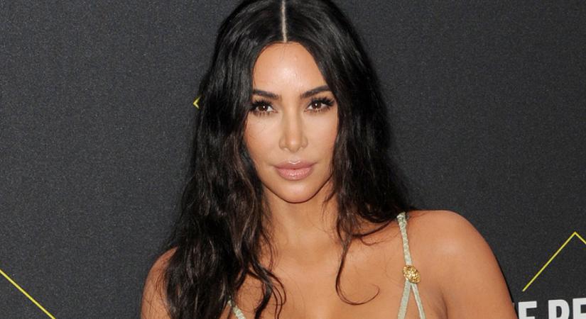 Kim Kardashian túlfeszítette a húrt: elképesztő, milyen ruhába öltöztette 12 éves lányát - a kommentelők tombolnak