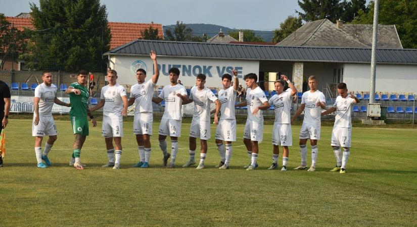 Nem hétvégén, hanem hétközben bajnokiznak, lesz egy vármegyei derbi is