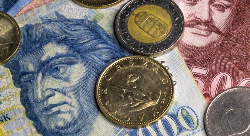 Több százezer magyar retteg a hónap végétől: sehogy sem jönnek ki a pénzükből, a megtakarítás csak álom