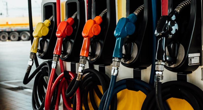 Itt a bejelentés: így változik holnaptól a benzin ára