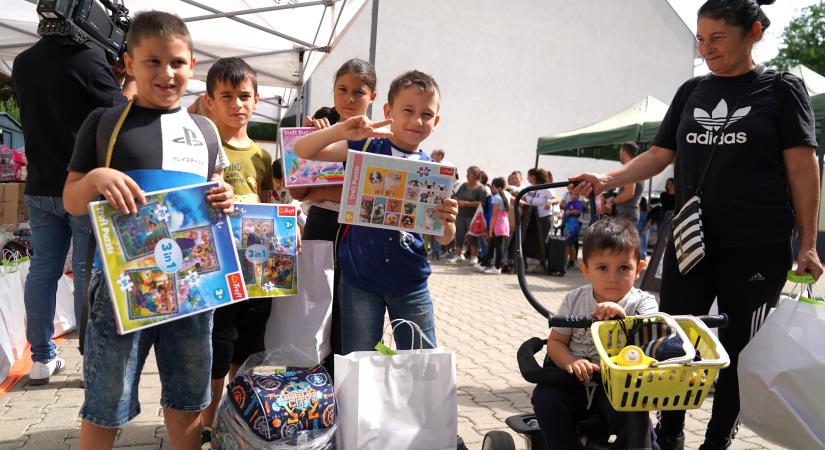 Iskolakezdés: 250 hajdú-bihari diák arcára csalnak mosolyt