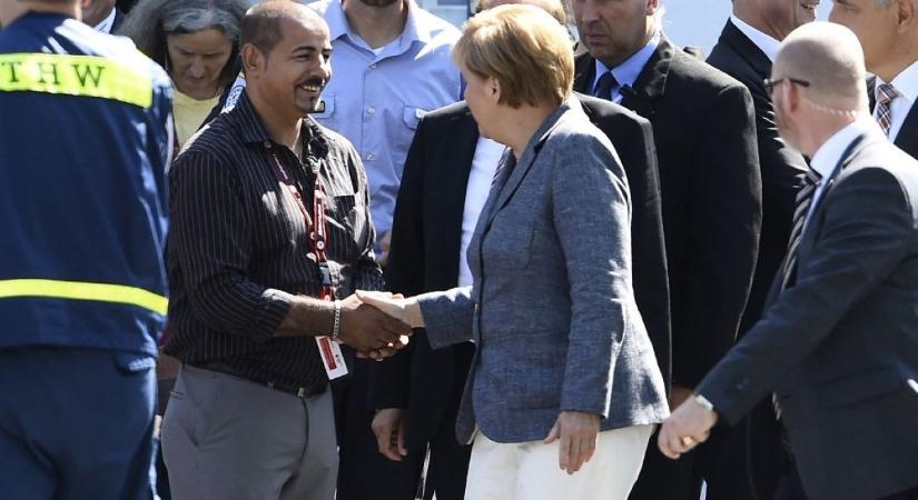 Semmit sem bánt meg Merkel: még mindig tárt karokkal fogadná a migránsokat