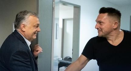 A 326 milliós állami támogatásból készült Ákos-film első előzetesét csodálhatjuk
