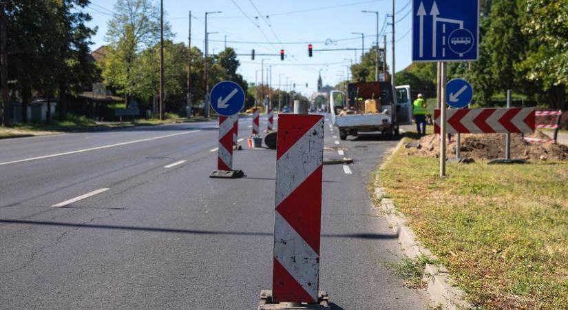 Elindultak a munkálatok a forgalmas debreceni utcán – fotókkal