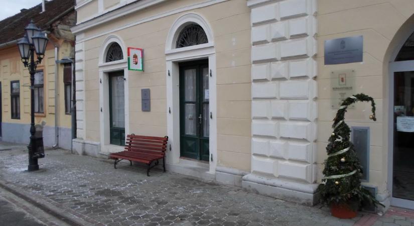 Bezár a tokaji kormányablak