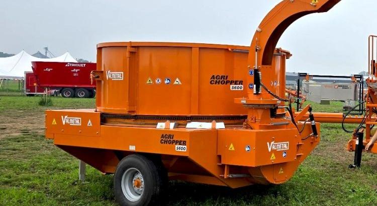 Valmetal Agri-Chopper – nagy körbálák gyors aprítása.