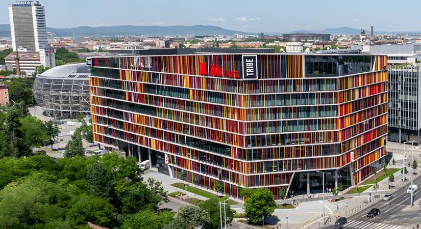 Az AutoWallis erre a panorámás helyre költözik