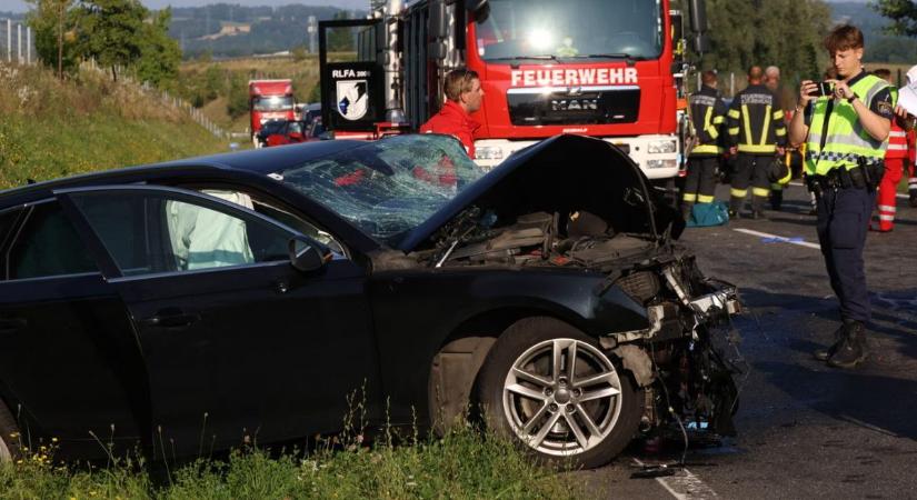 Két ember vesztette életét az ausztriai horrorbalesetben