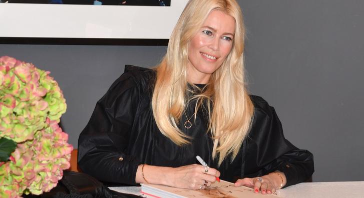 Claudia Schiffer fürdőruhás fotókkal ünnepelte 55. születésnapját