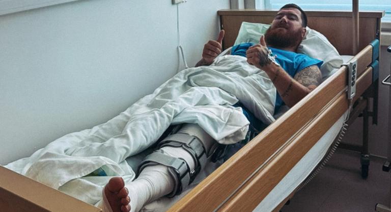 Megműtötték a magyar labdarúgó-válogatott támadóját, a kórházból jelentkezett