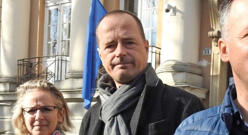 Botrány a közösségi médiában: embercsempészettel vádolja a Tisza Párt politikusát a Duna Párt elnöke