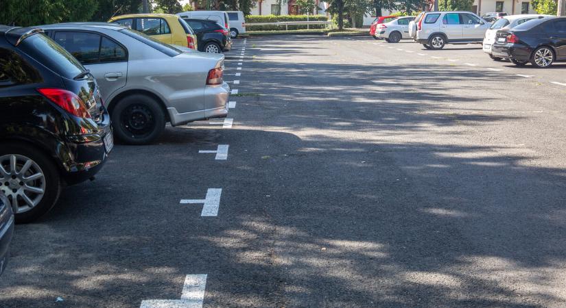 Ütemterv szerint halad a parkolók újra felfestése – folyamatosan fejlődnek a közlekedési felületek Nagykanizsán