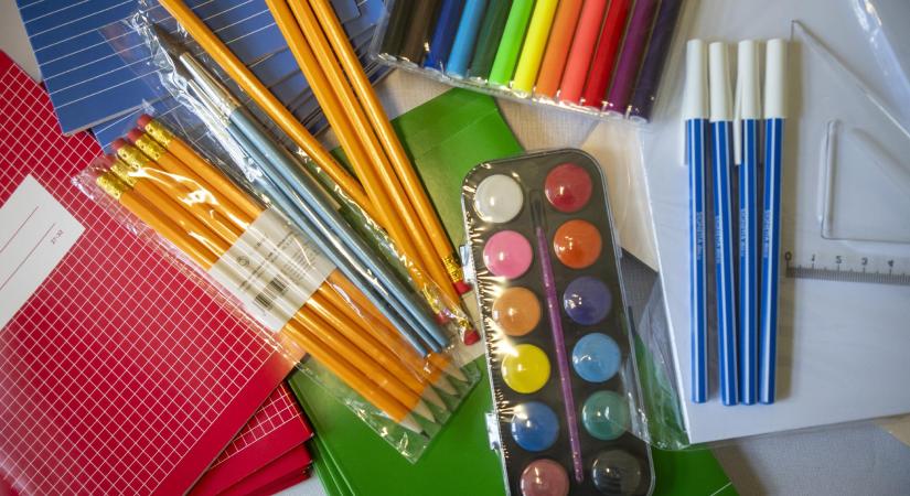 Idén kétezer diák kezdheti új tanszerekkel az iskolaévet az Ökumenikus Segélyszervezet és az E.ON támogatásával