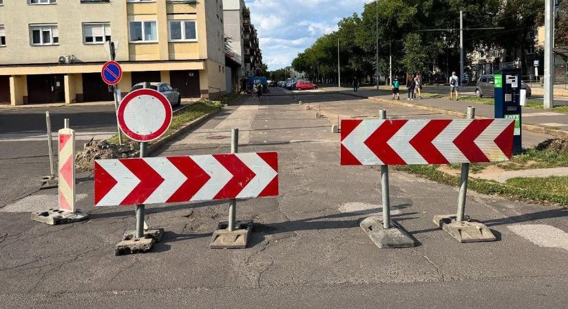Elkezdődtek a munkák, újabb parkolók szépülnek meg Debrecenben