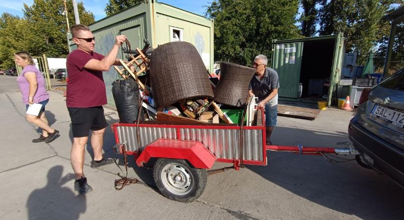 Hoppá! Aranykuka tartogatott nyereményt a szekszárdi hulladékudvarban