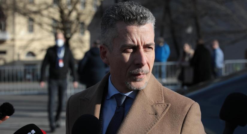 Rákay Philip egy HVG-től lopott képpel bizonygatta, hogy Hatvanpuszta egy műemléki épület