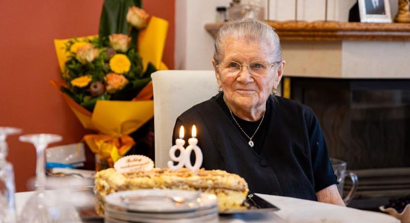 A debreceni Mászlai Jánosné 90. életévét töltötte be! Isten éltesse sokáig!
