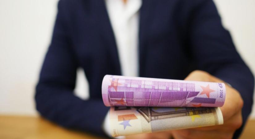 Hatszázeurós minimálbért követelnek a szakszervezetek