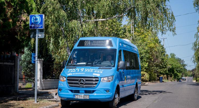 Nincs menetrend, nincs fix megálló: kipróbáltuk Budapest első állandó útvonal nélküli buszjáratát