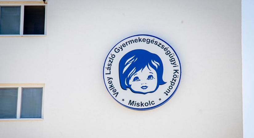 Értékes adományokat és új logót kapott a GYEK  fotók, videó