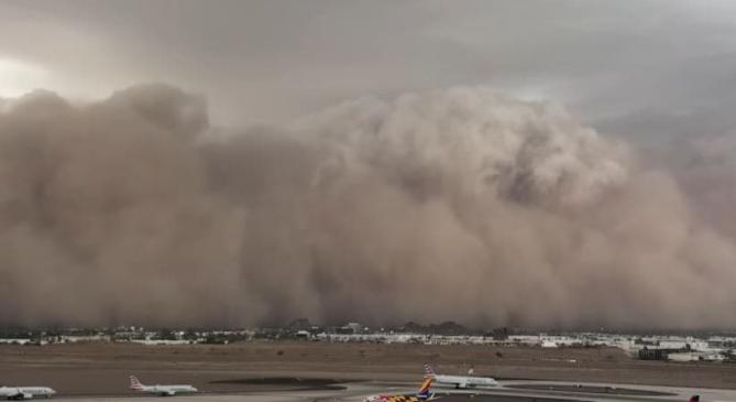 Hatalmas haboob csapott le hétfőn az amerikai Phoenixre