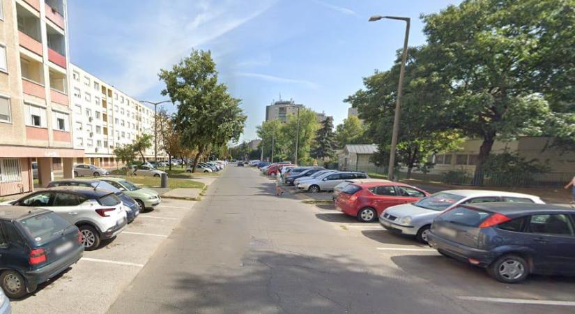 Parkolókat újítanak fel a debreceni lakótelepen