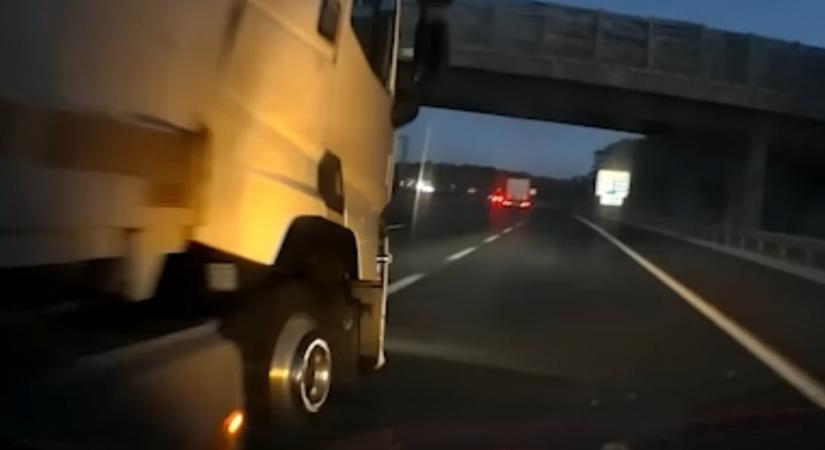 Most egy autót leszorító kamionos bizonyította, súlyos problémák vannak a jogosítványszerzés körül