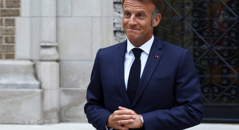 Vérszemet kapott a francia szélsőbal: a kormánnyal együtt Macront is megbuktatnák szeptemberben