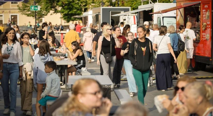 Megdöbbentő, mi történt záráskor a Dobó téri Food Truck Show-n, kétségbeesetten fordultak az egriekhez