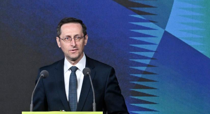 Megszólalt Varga Mihály az alapkamatról: egyre gyűlnek a felhők, nagyon nincs meg az összhang