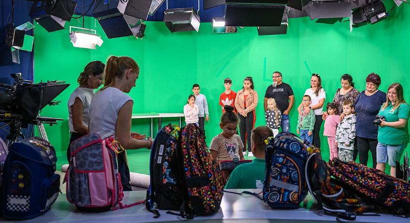 Rászoruló gyermekek iskolakezdését segítette a Médiacentrum Debrecen – fotókkal