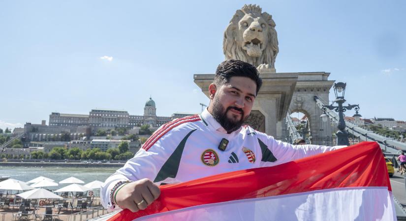 Botrány Budapesten: Karácsony ukrán színekbe öltöztette a Lánchidat, a Fidesz magyar zászlóval tiltakozik