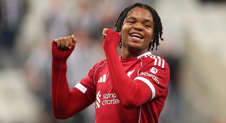 Ki a fene ez a Rio Ngumoha, aki bevéste a nevét a Liverpool aranykönyvébe?