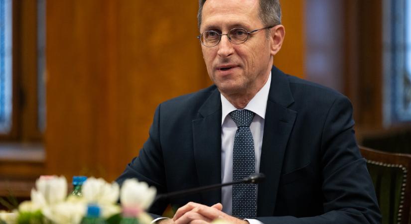 További szigort hirdetett Varga Mihály