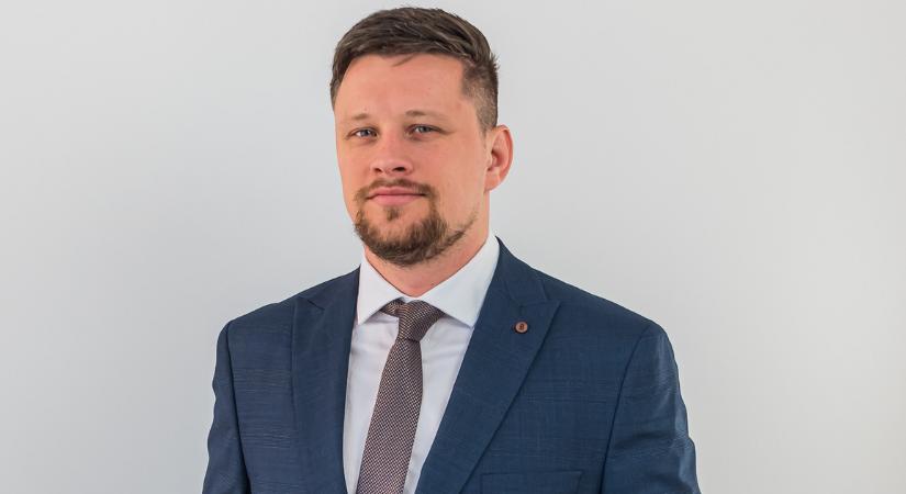 Műtétje után tudta meg a tatai alpolgármester, hogy ki akarják rúgni