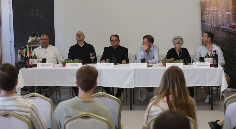 Jubileumhoz méltó évadra készül a Pécsi Nemzeti Színház (galéria)