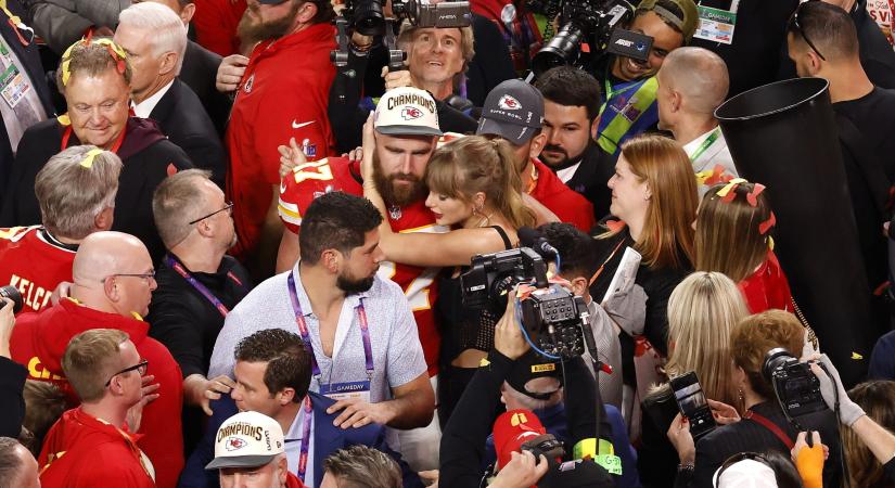 Bombahír érkezett: megkérték Taylor Swift kezét – itt vannak az elképesztő részletek