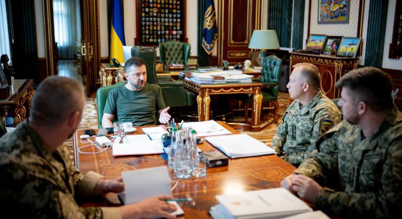 Zelenszkij a hadsereg parancsnokaival tárgyalt a fronthelyzetről és más kérdésekről