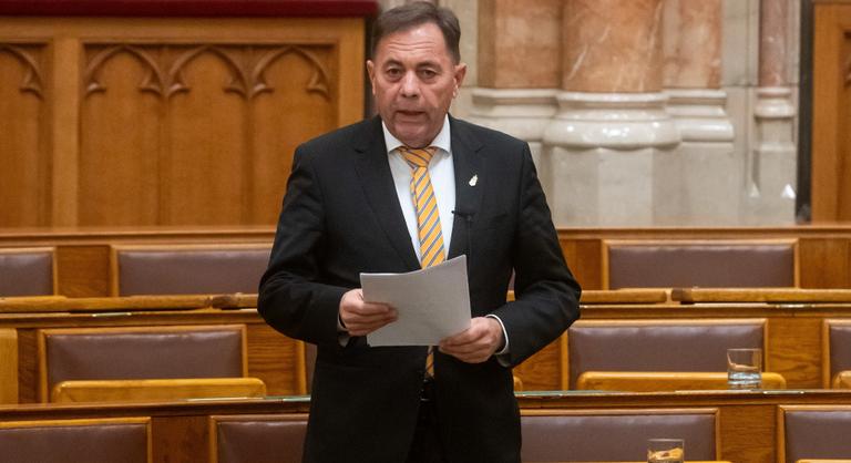 Pócs János dokumentummal bizonyította, hogy gyermekei feljelentették Magyar Pétert