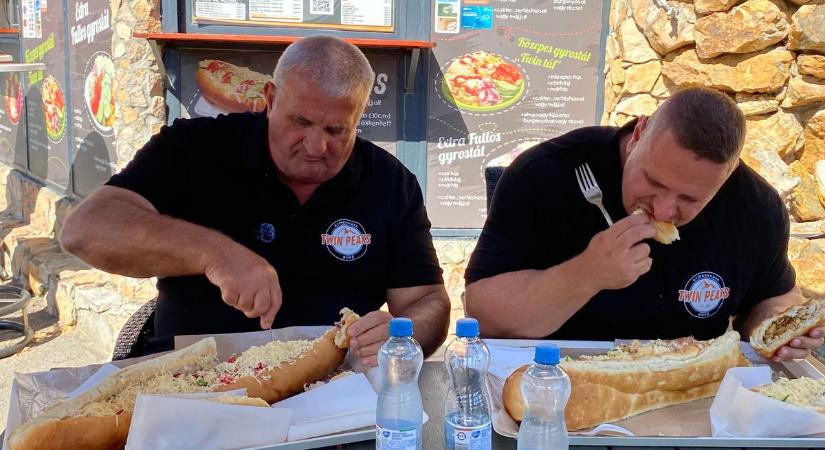 Fekete Laciék brutális gyros-csatája: Elpusztítják az óriási kiflit, vagy ez lesz a végzetük  videó