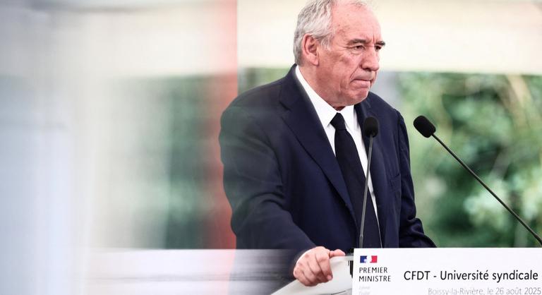 Bukhat a francia kormány: bizalmatlansági indítványt kért maga ellen a miniszterelnök