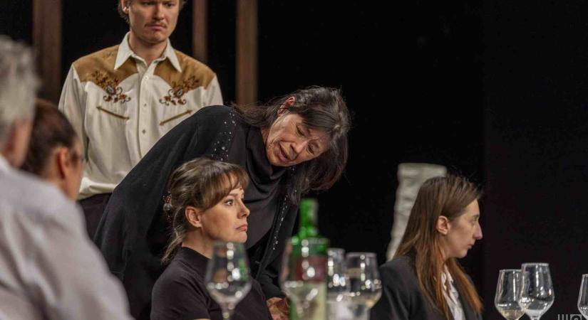 A CSALÁD AZ CSALÁD Tracy Letts: Augusztus Oklahomában / Weöres Sándor Színház, Szombathely